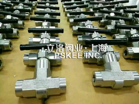 ��������y