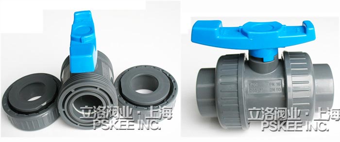 �������y